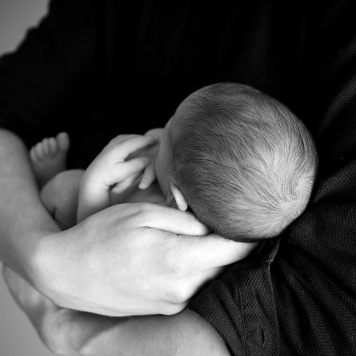 Neonata morta per scuotimento a Pontecagnano, madre condannata a dieci anni di reclusione