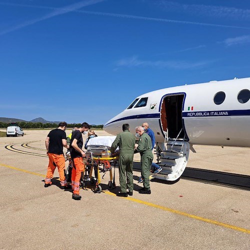 Neonato di 8 giorni in pericolo di vita, volo urgente da Alghero a Genova