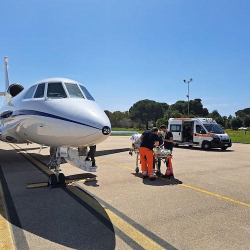 Neonato di 8 giorni in pericolo di vita, volo urgente da Alghero a Genova