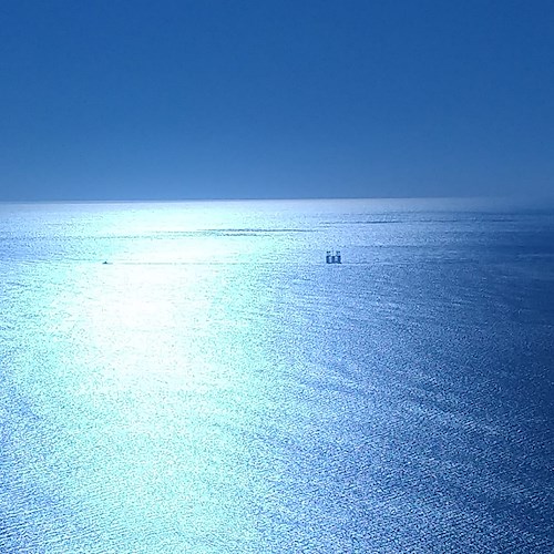 Nessun rischio che vengano a cercare il petrolio in Costiera amalfitana, Sea Dream solo di passaggio a Positano