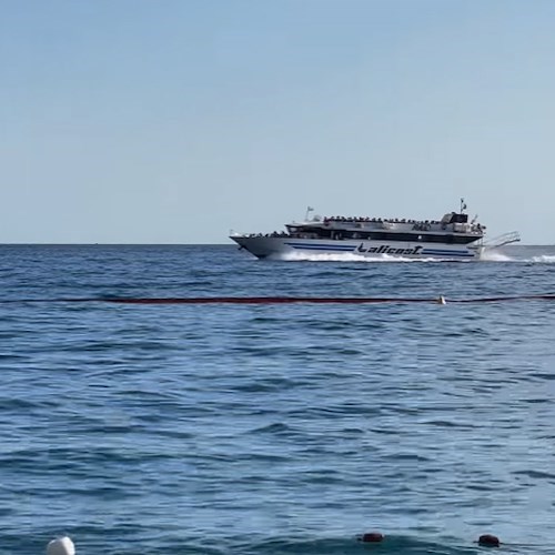 Nessuna preoccupazione a Maiori per il presunto inchino. Manovra effettuata in piena sicurezza /foto