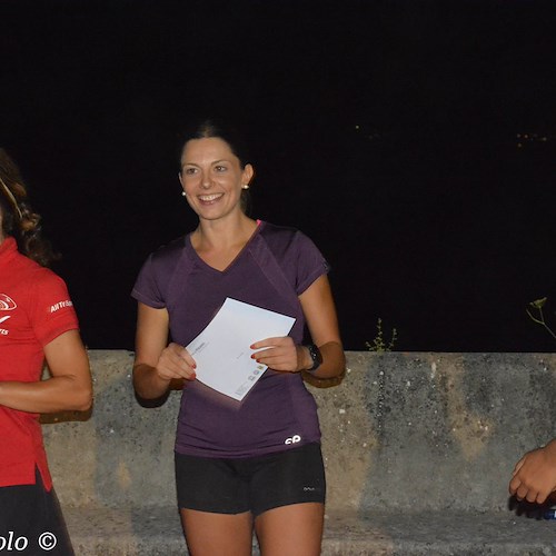 Night Trail Praia San Domenico. Vince Giovanni Ruocco, Annalisa Cretella prima classificata tra le donne /Foto Bartolo Fusco