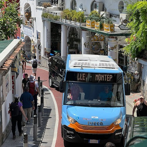 Bus a Positano <br />&copy; Massimiliano D'Uva