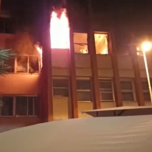 Notte di paura a Scafati, incendio all'ospedale "Mauro Scarlato": vigili del fuoco evitano il peggio 