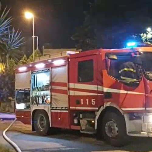 Notte di paura a Scafati, incendio all'ospedale "Mauro Scarlato": vigili del fuoco evitano il peggio 