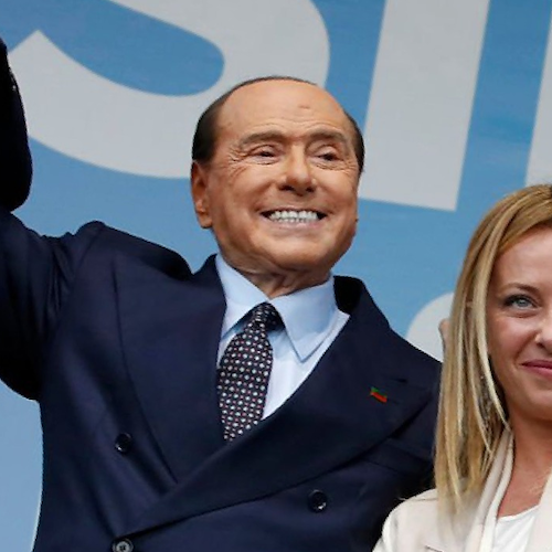 Nuovo Governo, Meloni oggi al Quirinale. Bufera sugli audio di Berlusconi: «Putin non voleva la guerra, Zelensky ha triplicato gli attacchi»