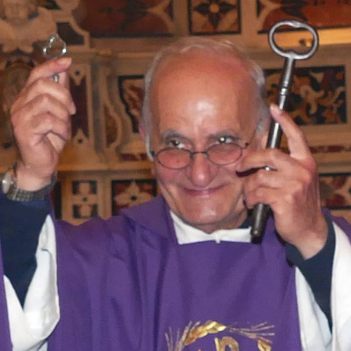 Oggi l'ultimo saluto a Padre Carmine, lutto tra Atrani e Positano 