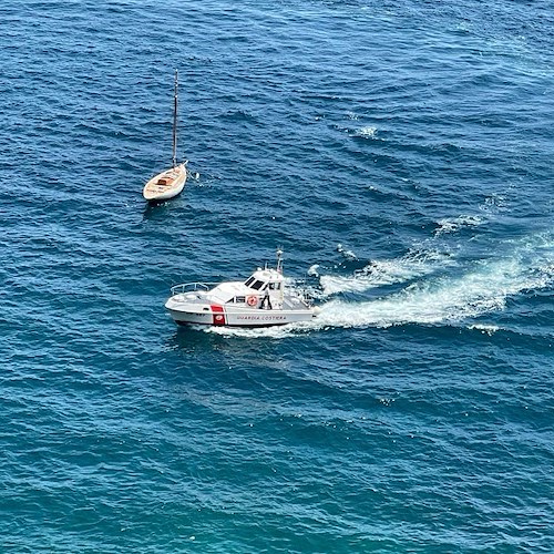 Oltre 1000 migranti in pericolo al largo di Crotone e Roccella, interviene la Guardia Costiera 