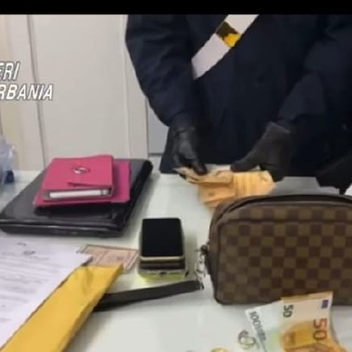 Operazione Sfarzo Criminale: arrestate 8 persone per frodi Online tra Verbania e Napoli<br />&copy; Carabinieri di Verbania