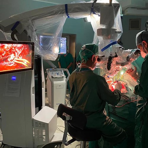 Ospedale del mare, realizzato il primo intervento di neurochirurgia a paziente sveglio 