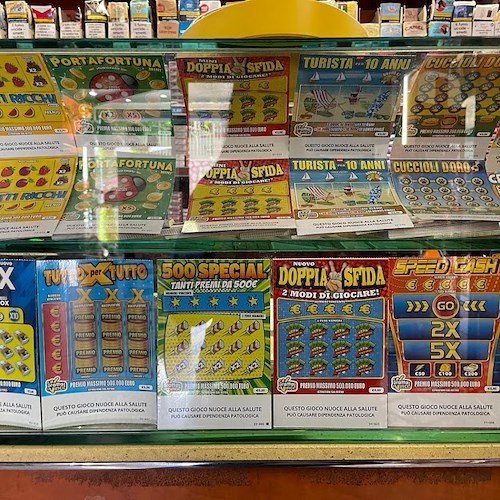 Padova, vince un milione di euro e torna in tabaccheria: «E adesso cosa faccio?»