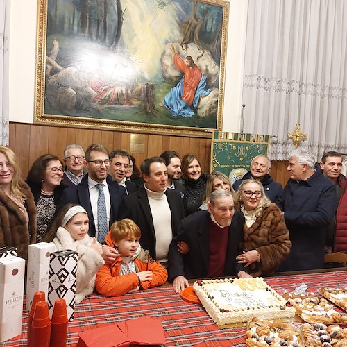 Pagani in festa per i 100 anni di nonno Michele 