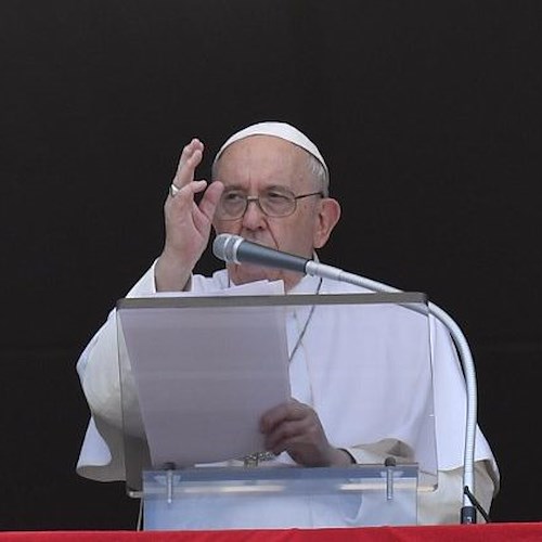 Papa Francesco durante l'Angelus di oggi: "Rassicurare da ogni paura"