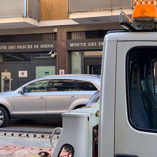 Parcheggio selvaggio a Maiori 