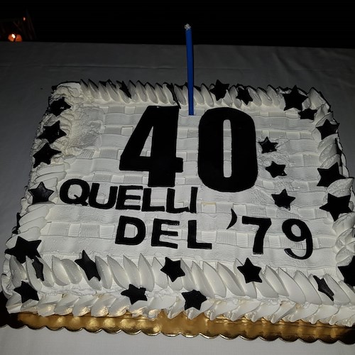 Party Let's 40 a Villa Tre Ville: i ragazzi classe 1979 festeggiano i loro primi 40 anni 