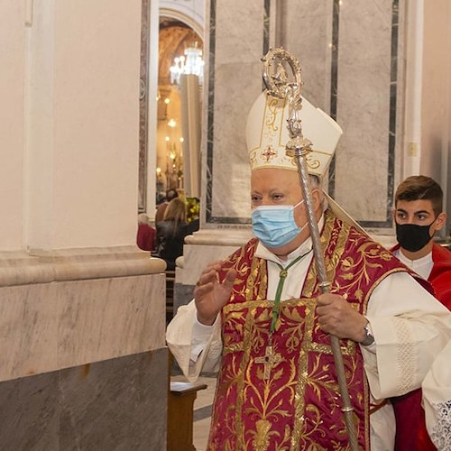 Pasqua, gli auguri dell'arcivescovo Soricelli. E sul conflitto in Ucraina: «Ogni guerra è un fallimento dell’umanità»