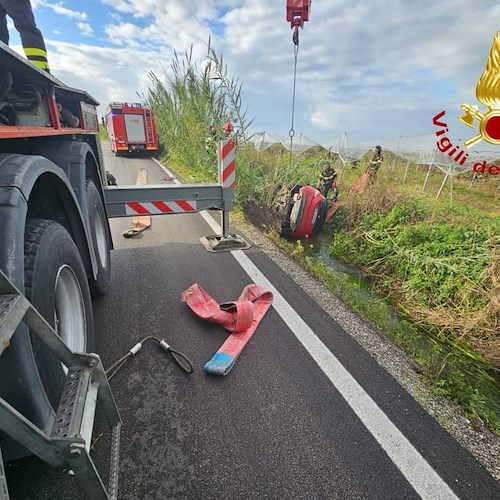 Paura a Pontecagnano: auto si ribalta, la conducente è incinta di 7 mesi