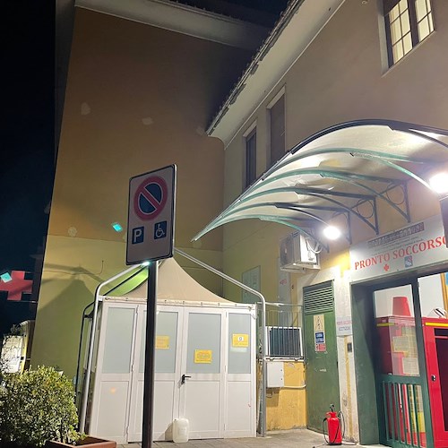 Paura a Positano, autista rimane schiacciato tra due bus: trasferito a Castiglione