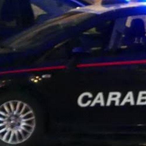 Paura a Rende, professore 33enne si dà fuoco davanti alla caserma dei carabinieri 