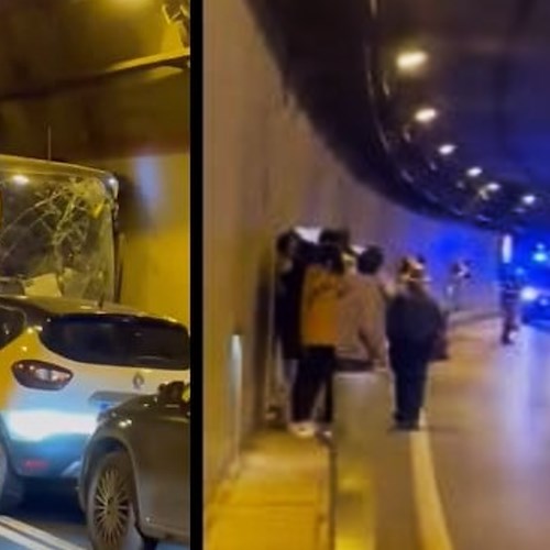 Penisola Sorrentina: grave incidente tra autobus e auto in galleria a Seiano, un morto