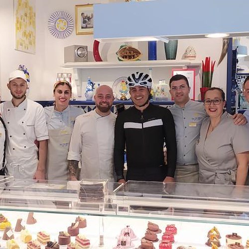 Per Fabio Cannavaro giro in bici in Costiera Amalfitana, tappa di gusto da Sal De Riso / FOTO 