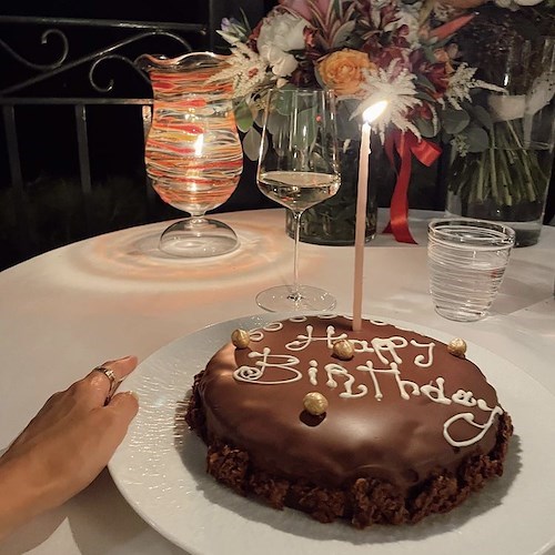 Per l'influencer Leonie Hanne compleanno all’hotel “Le Sirenuse” di Positano: «Questo è il mio posto preferito»