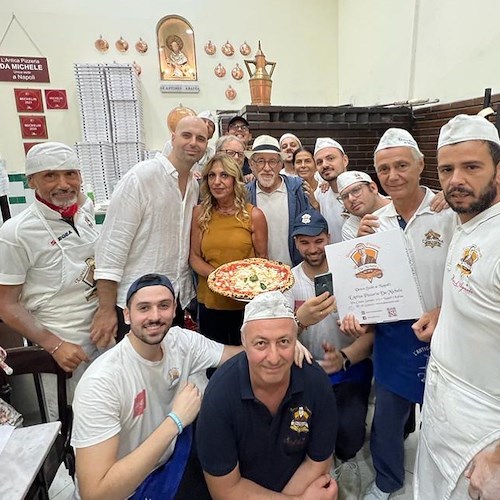 Steven Spielberg a Napoli nella pizzeria "Da Michele"<br />&copy; L'Antica Pizzeria Da Michele