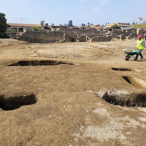 Pompei, si torna a scavare nell'area centrale del sito: spuntano una lavanderia e una casa con forno