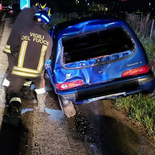 Auto danneggiata nell'incidente sull'A2<br />&copy; Vigili del Fuoco