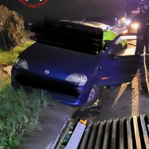 Auto danneggiata nell'incidente sull'A2<br />&copy; Vigili del Fuoco