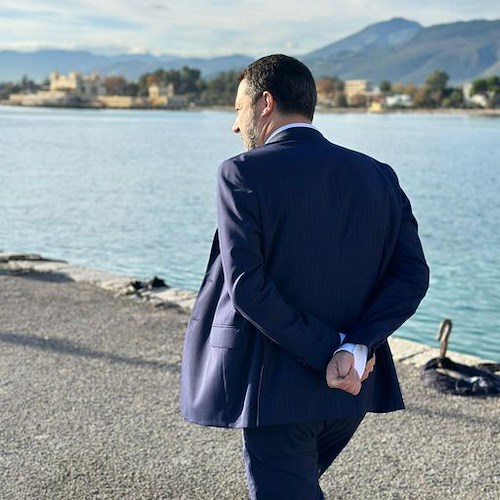 Pos, Salvini: "Chi vuole pagare il caffè col bancomat è un rompipalle"
