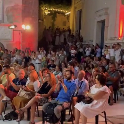 Positano, al via "Vicoli in Arte": domani il "Gran Galà" inaugurale in piazza Flavio Gioia 