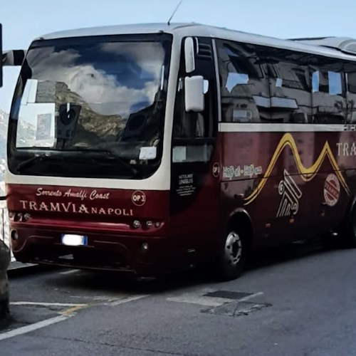 Positano, bus turistico sottoposto a sequestro: non aveva copertura assicurativa