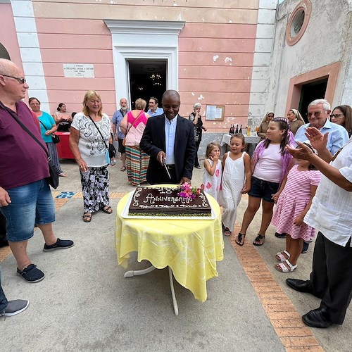 Positano, don Ciriaco festeggia i suoi primi 13 anni al servizio del Signore /Foto