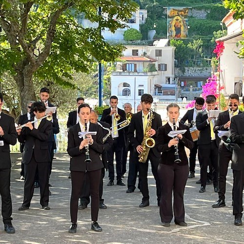 Positano, fedeli in festa per il ritorno della processione di Sant'Antonio [FOTO] 