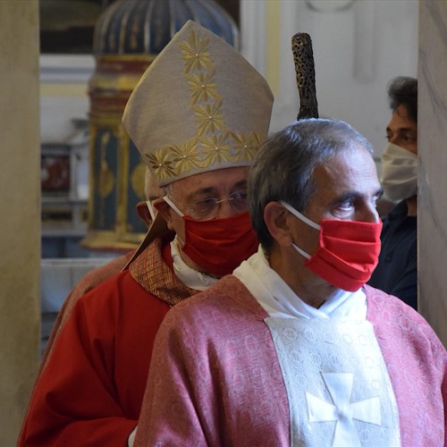 Positano in festa per San Vito, Don Giulio: «Il Patrono ci ha protetto dal coronavirus» /VIDEO