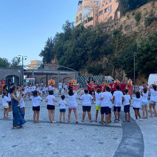 "Positano in gioco", spettacoli di magia e bolle di sapone in Piazza dei Racconti 