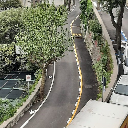 Positano, iniziati i lavori di rifacimento segnaletica orizzontale: divieto di sosta fino al 6 maggio