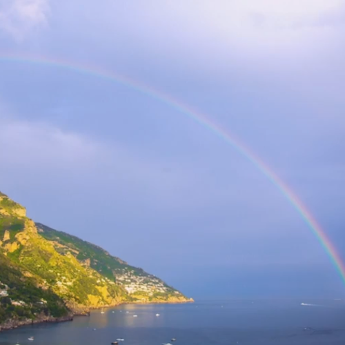 Positano, l'arcobaleno fotografato da Fabio Fusco nella rubrica metereologica di "Geo"