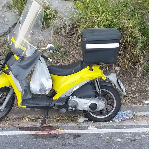 Positano: moto perde il controllo e finisce contro uno scooter parcheggiato, necessario elisoccorso /FOTO