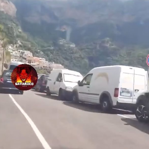 Positano, piazzola della garitta "ostaggio" delle aziende private: la segnalazione di Sata.Rico 
