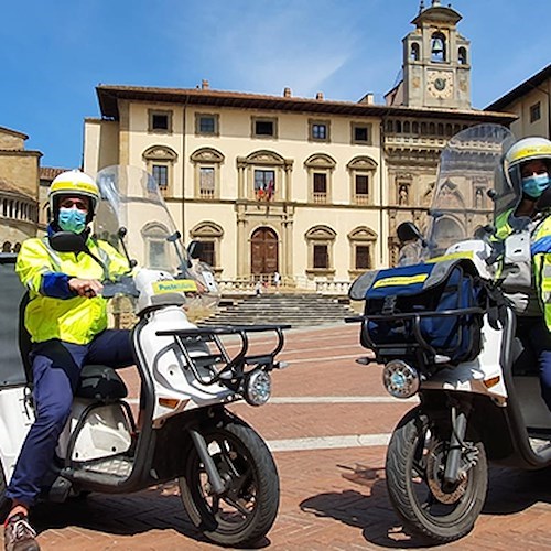 Poste Italiane, a Maiori nuovi mezzi ibridi per i postini