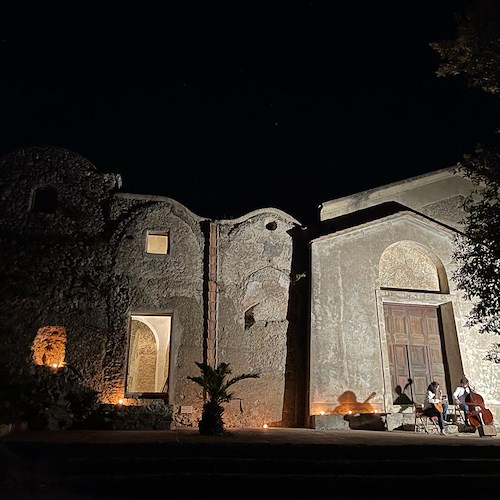 Praiano, 9 settembre si conclude "I Suoni degli Dei – Notti di Luna piena" con un concerto davanti al Convento di San Domenico
