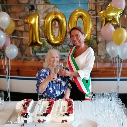 Praiano e Conca dei Marini festeggiano i 100 anni di Elisabetta Anastasio, ex sarta delle boutique Moda Positano