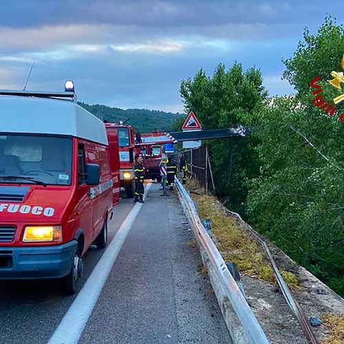 Precipita dal cavalcavia con un furgone: morto 34enne a Calabritto