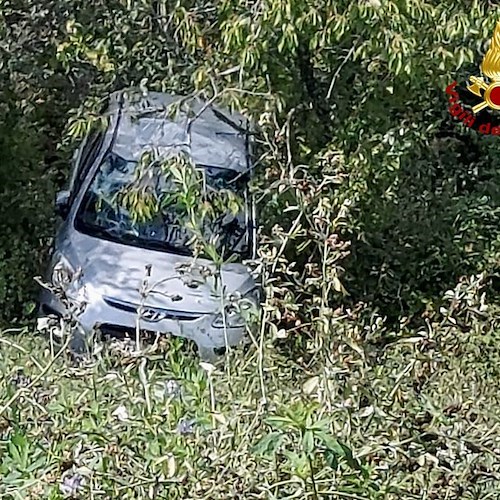 Auto in un dirupo<br />&copy; Vigili del fuoco
