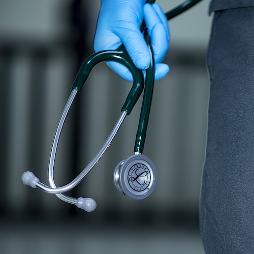 Presunti abusi sessuali su paziente a Vallo della Lucania, medico rischia processo