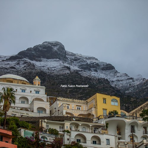 Primi fiocchi di neve a Positano: le immagini di Fabio Fusco / FOTO