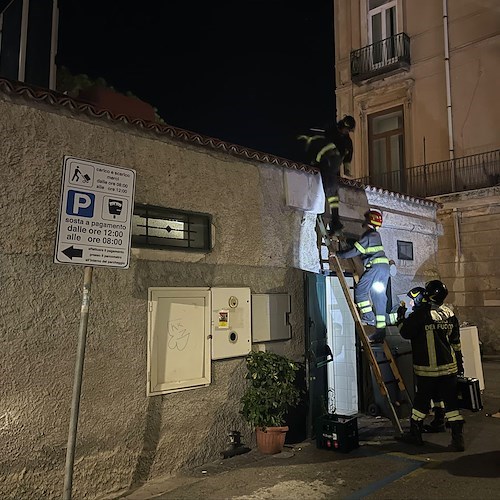 Principio di incendio a una canna fumaria di un ristorante: a Maiori vigili del fuoco evitano il peggio