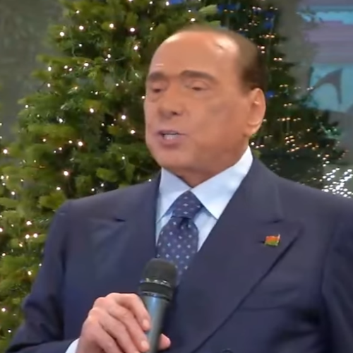 Pullman di t***e per i giocatori del Monza, Berlusconi: «Battuta da spogliatoio, non avete senso dell'umorismo»